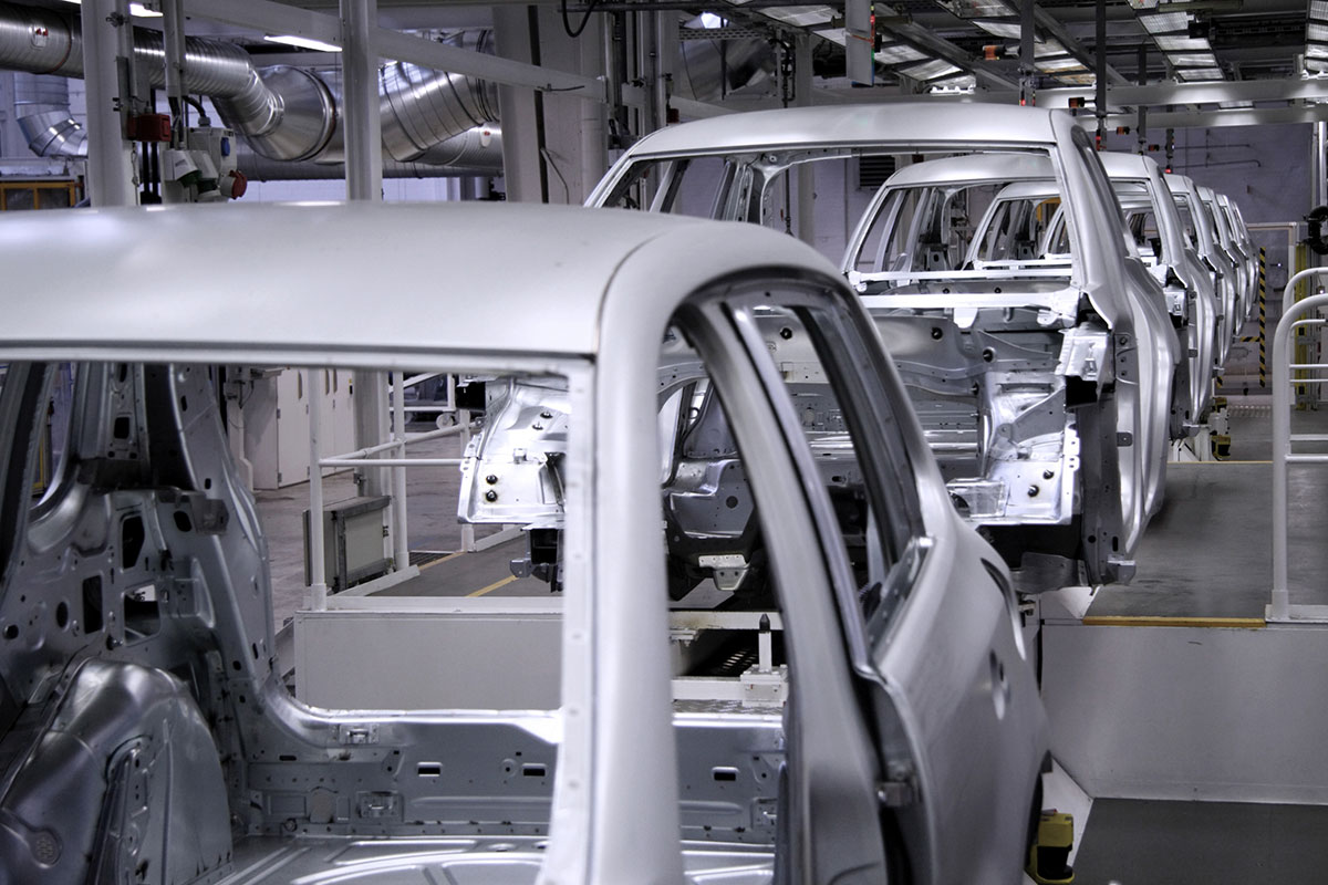 How-Do-Lint-Free-Wipes-Reduce-Defects-in-Automotive-Assembly